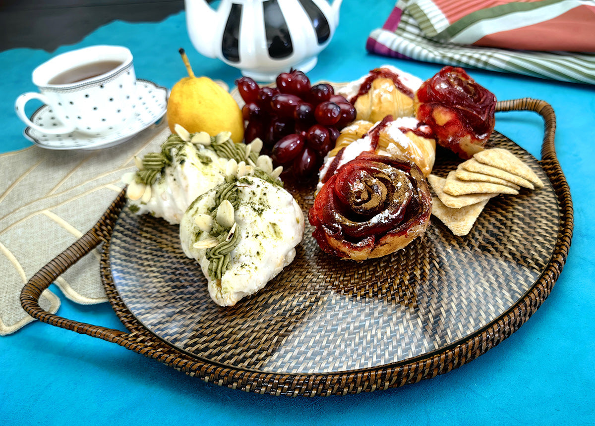 Round Serving Tray with Glass